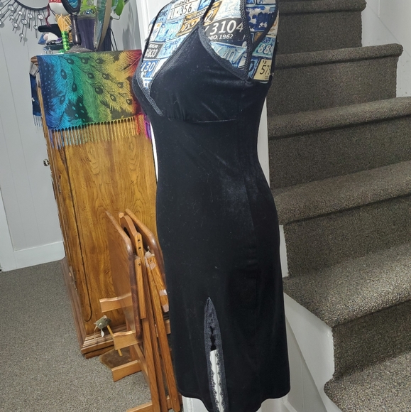 BLACK CRUSHED VELVET LACE LINED FORM FITTING DRESS! - Picture 3 of 14